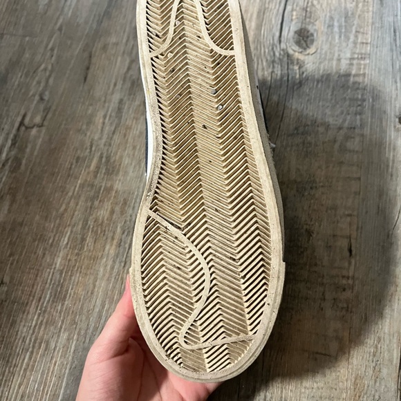 Iconic White High-Top Nike Blazers - Picture 7 of 7